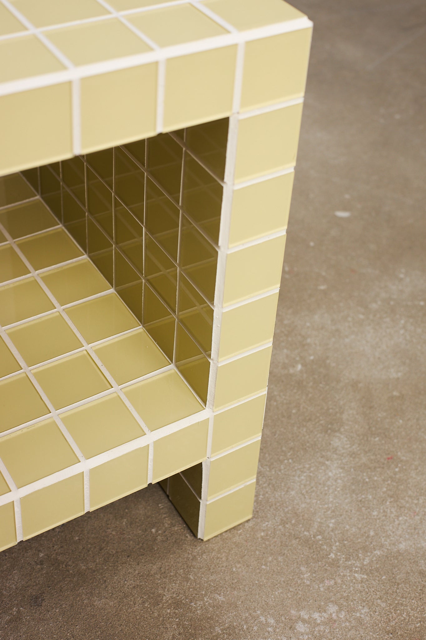 Cube Hole-Legs. Tile 5cm