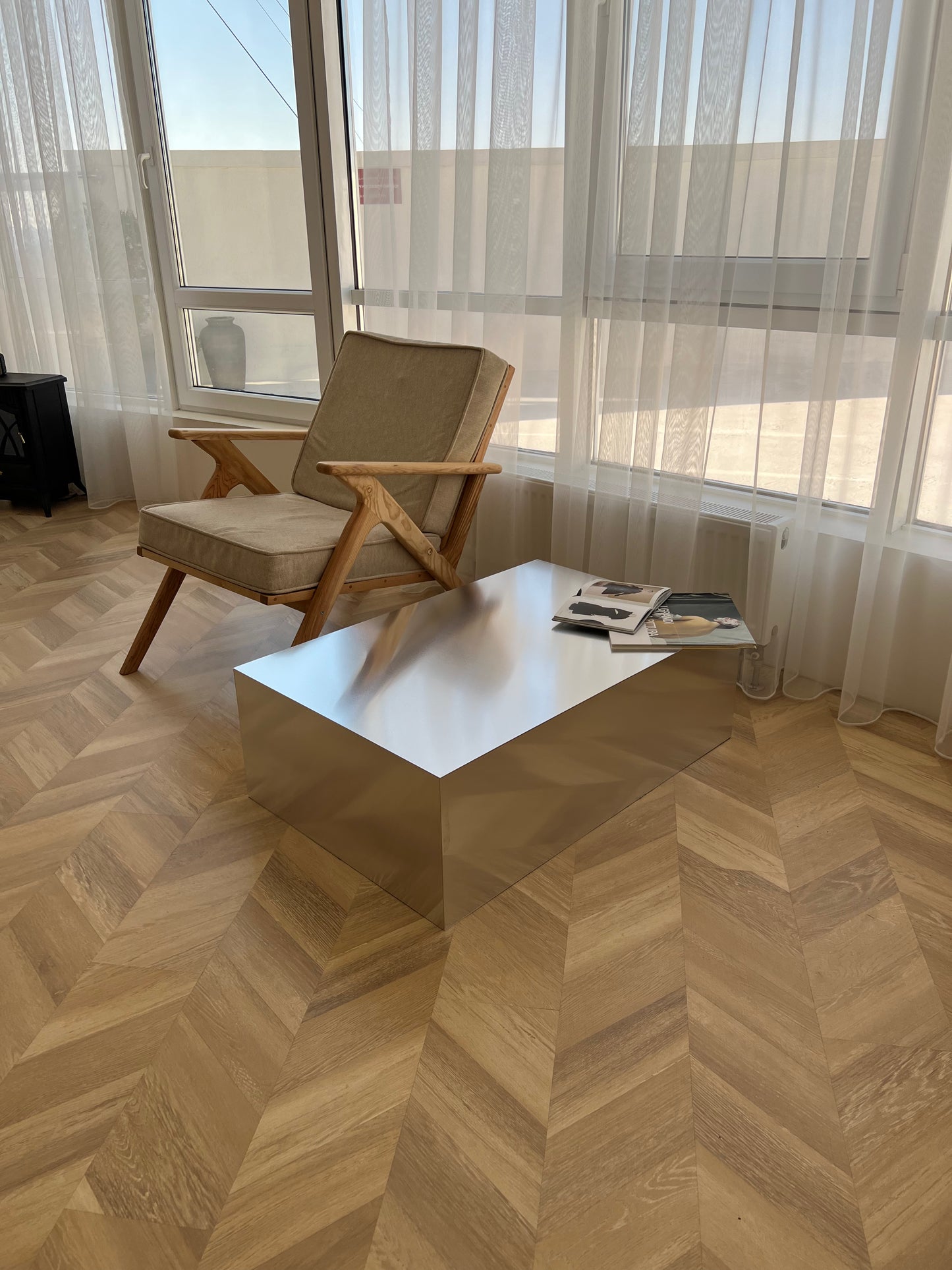 Aluminum coffee table. size 40x28x12 inch